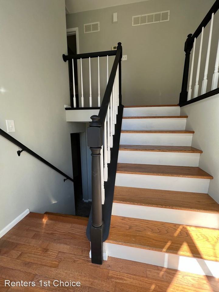 1729 Parkside Pl - Photo 3 of 26