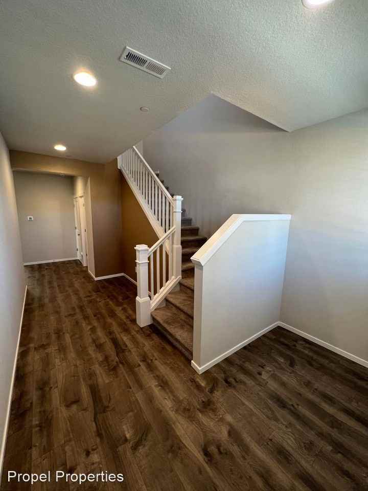 9400 N Alder St - Photo 3 of 33