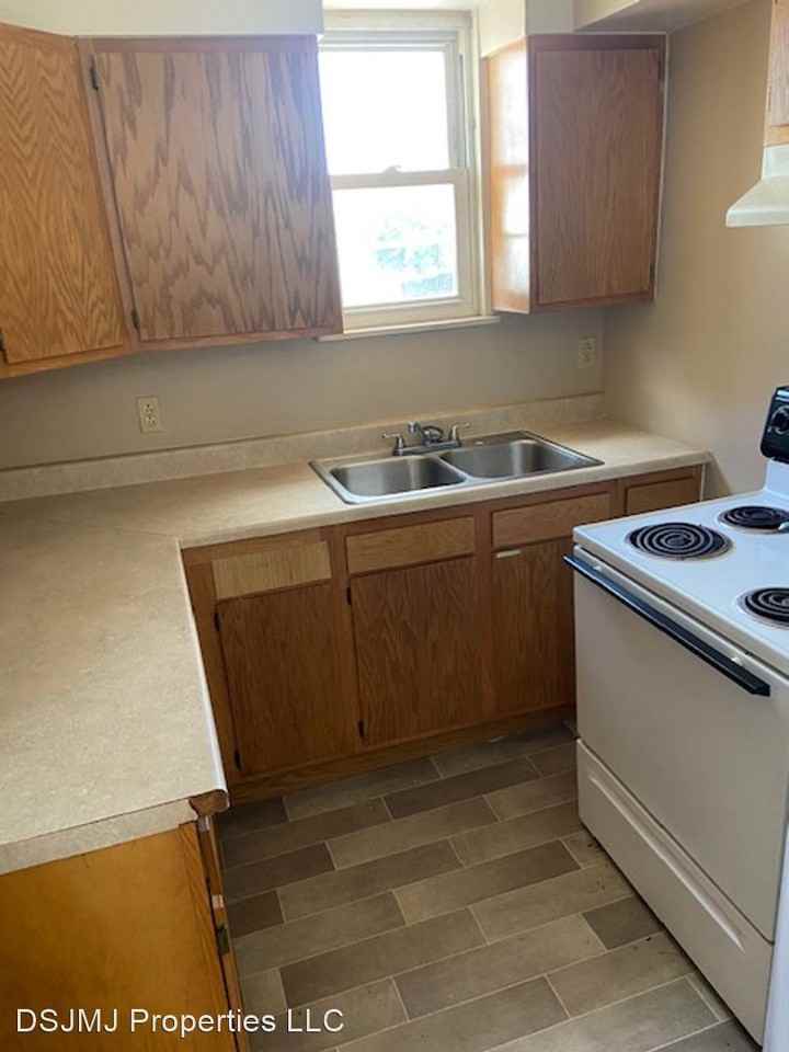 818 15th St - Photo 2 of 11