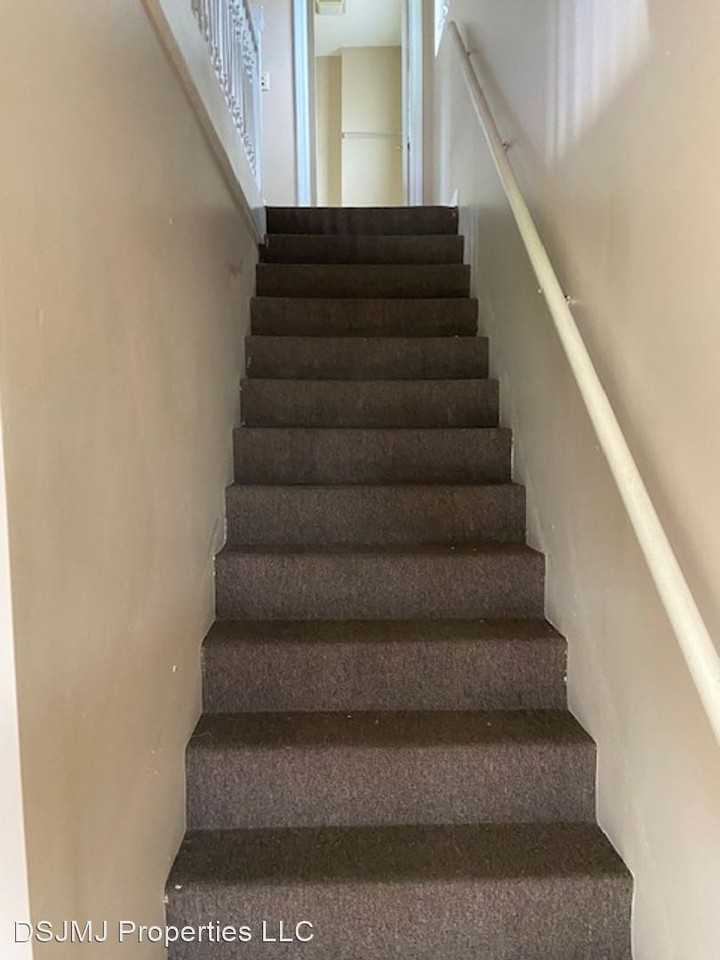 818 15th St - Photo 3 of 11