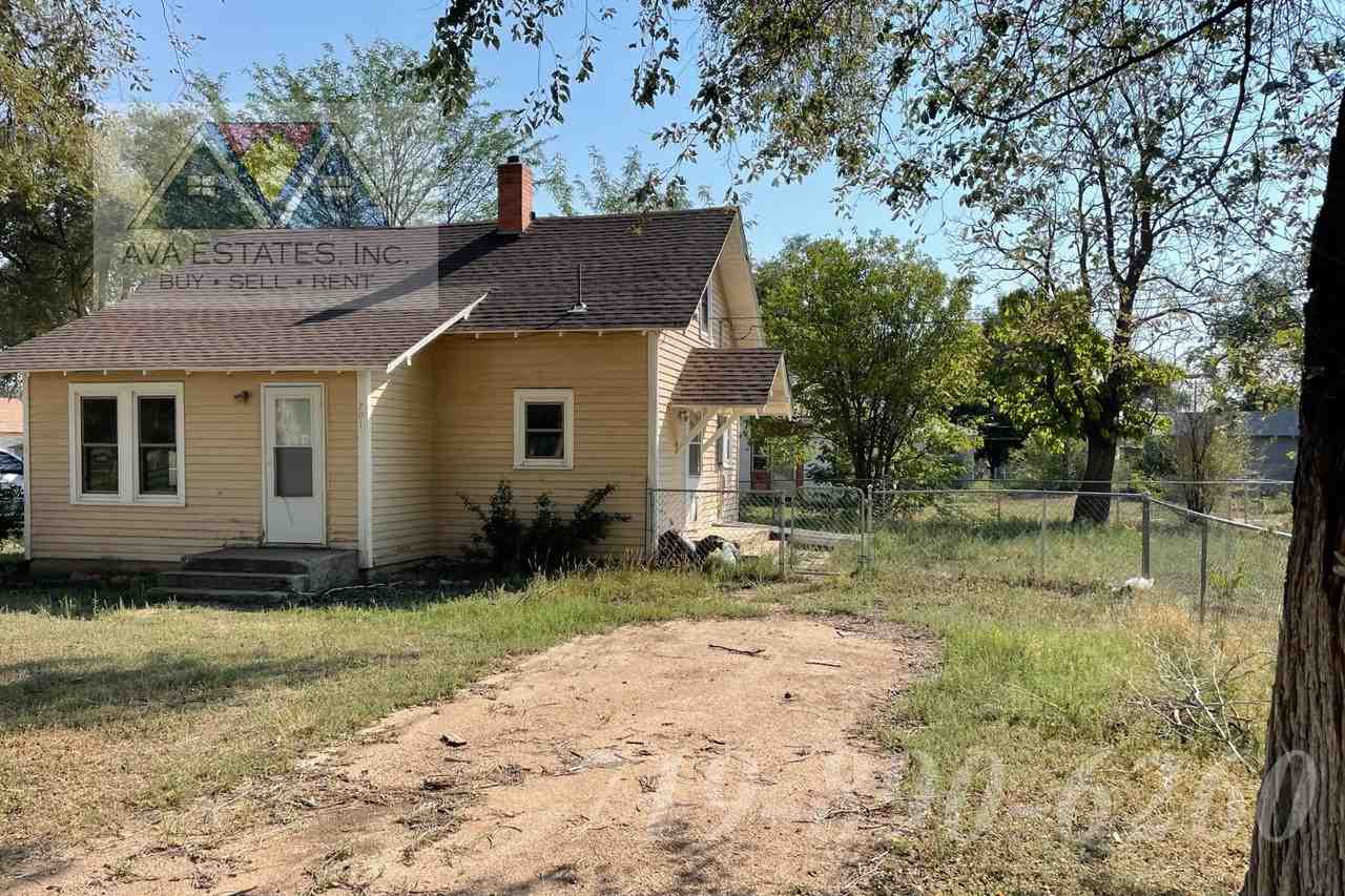 701 6th St - Photo 2 of 15