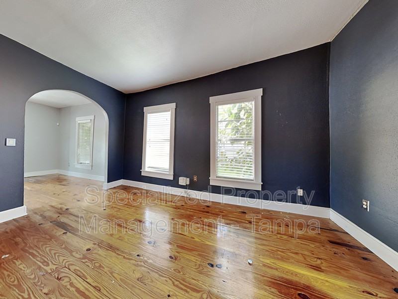109 W Giddens Ave - Photo 3 of 29