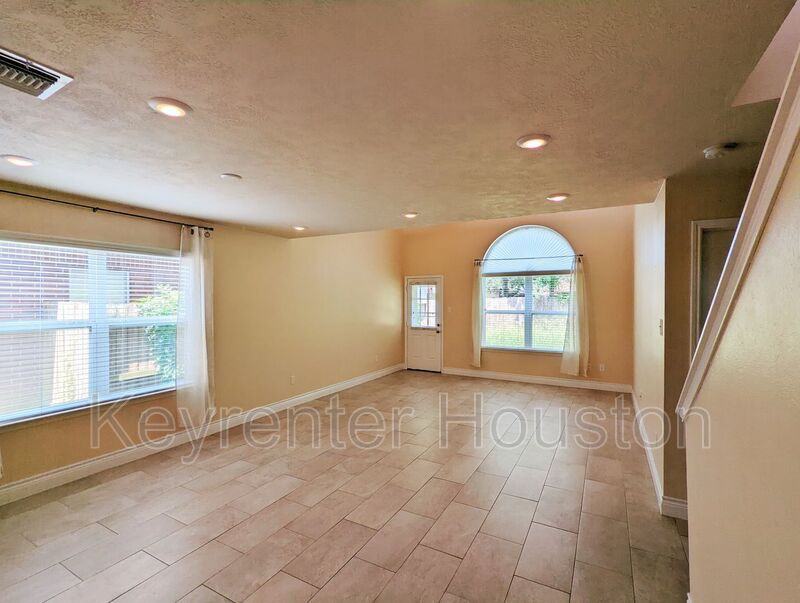 8815 Lyndonnille Falls Ln - Photo 4 of 19