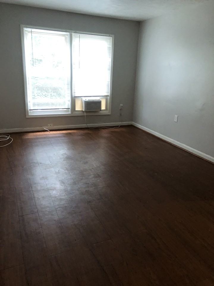 1116 Woodstock Ln #10 - Photo 3 of 8