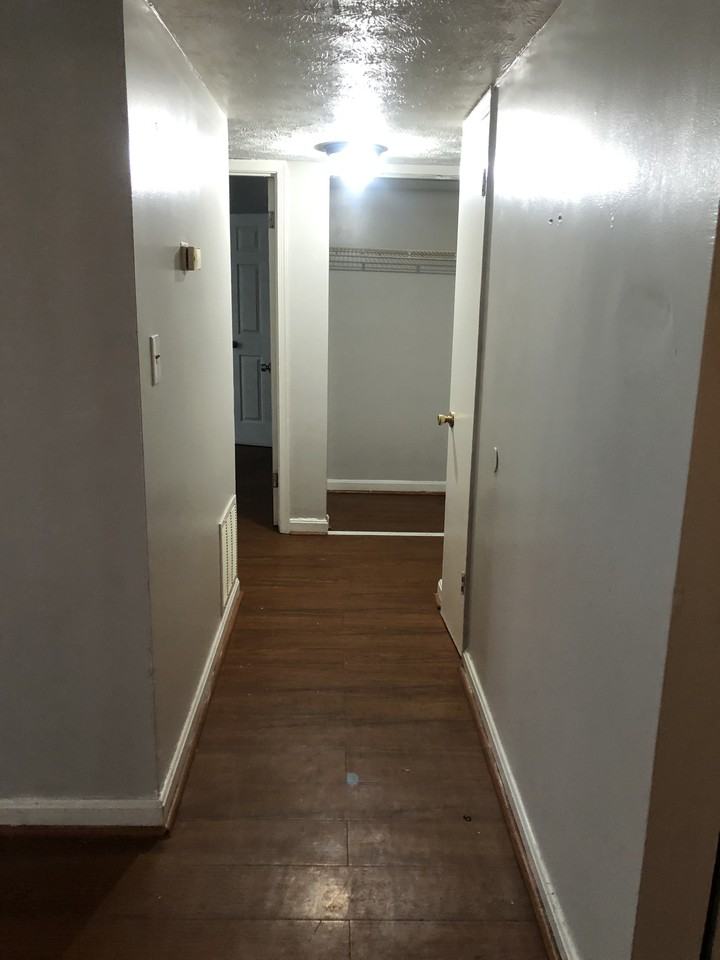 1120 Woodstock Ln #8 - Photo 5 of 8