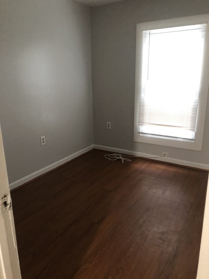 1120 Woodstock Ln #8 - Photo 6 of 8