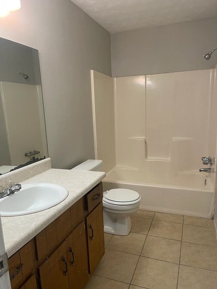 320 Sprucewood Ct - Photo 2 of 9
