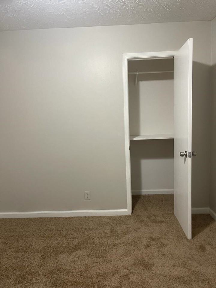 320 Sprucewood Ct - Photo 3 of 9