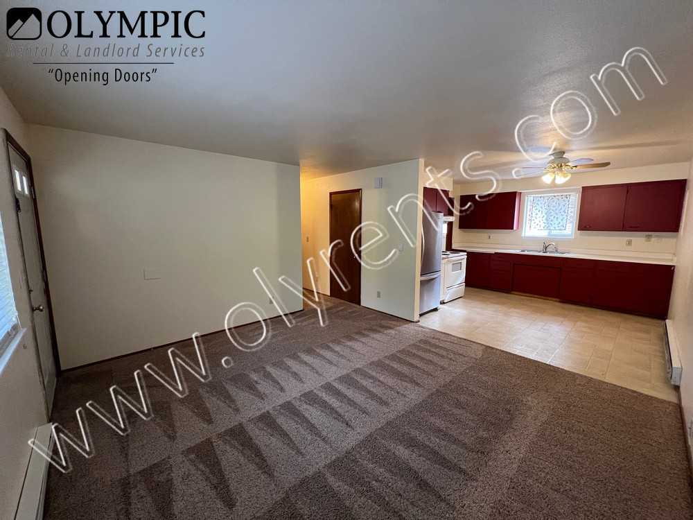 708/710 Division St NW - Photo 3 of 17