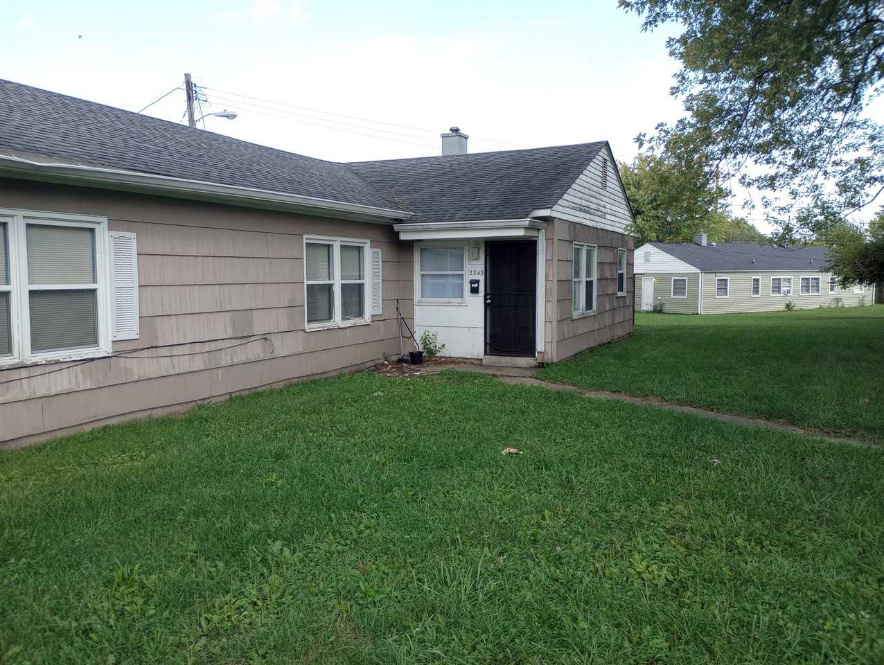 2243 Admiral Dr - Photo 2 of 2