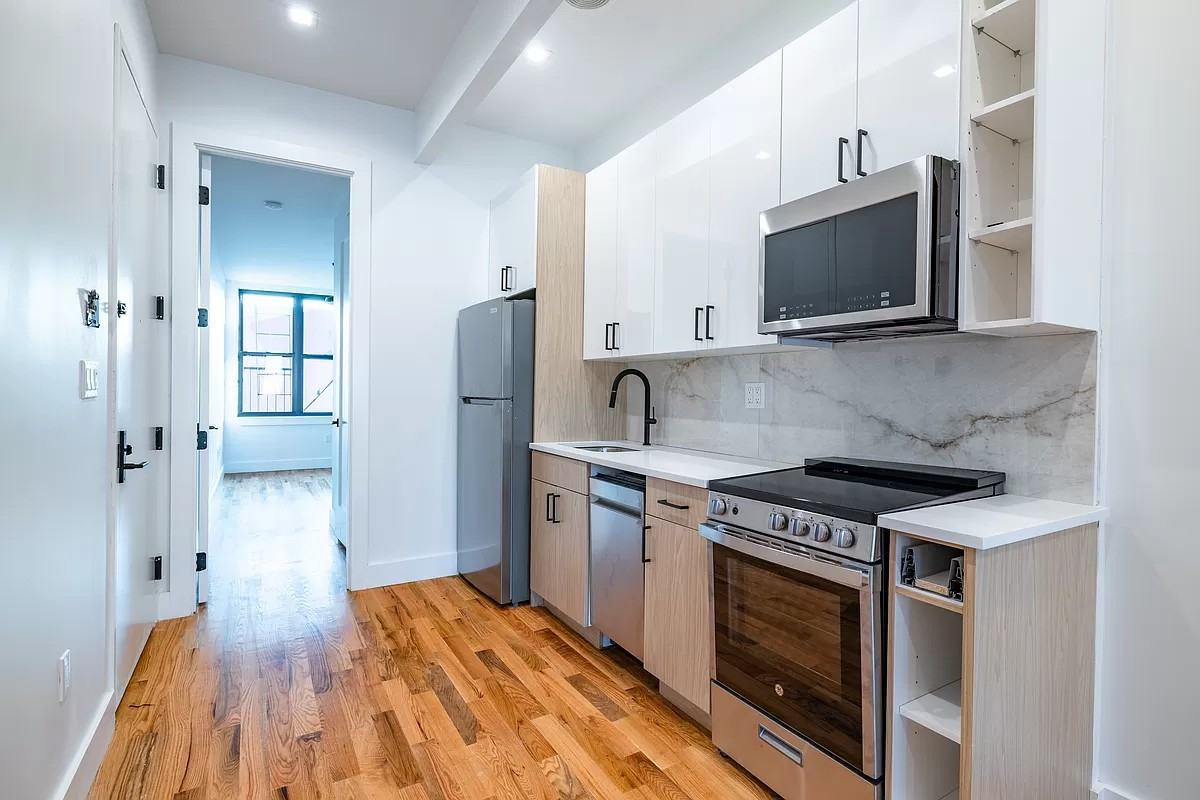 702 Evergreen Avenue #3L - Photo 3 of 12