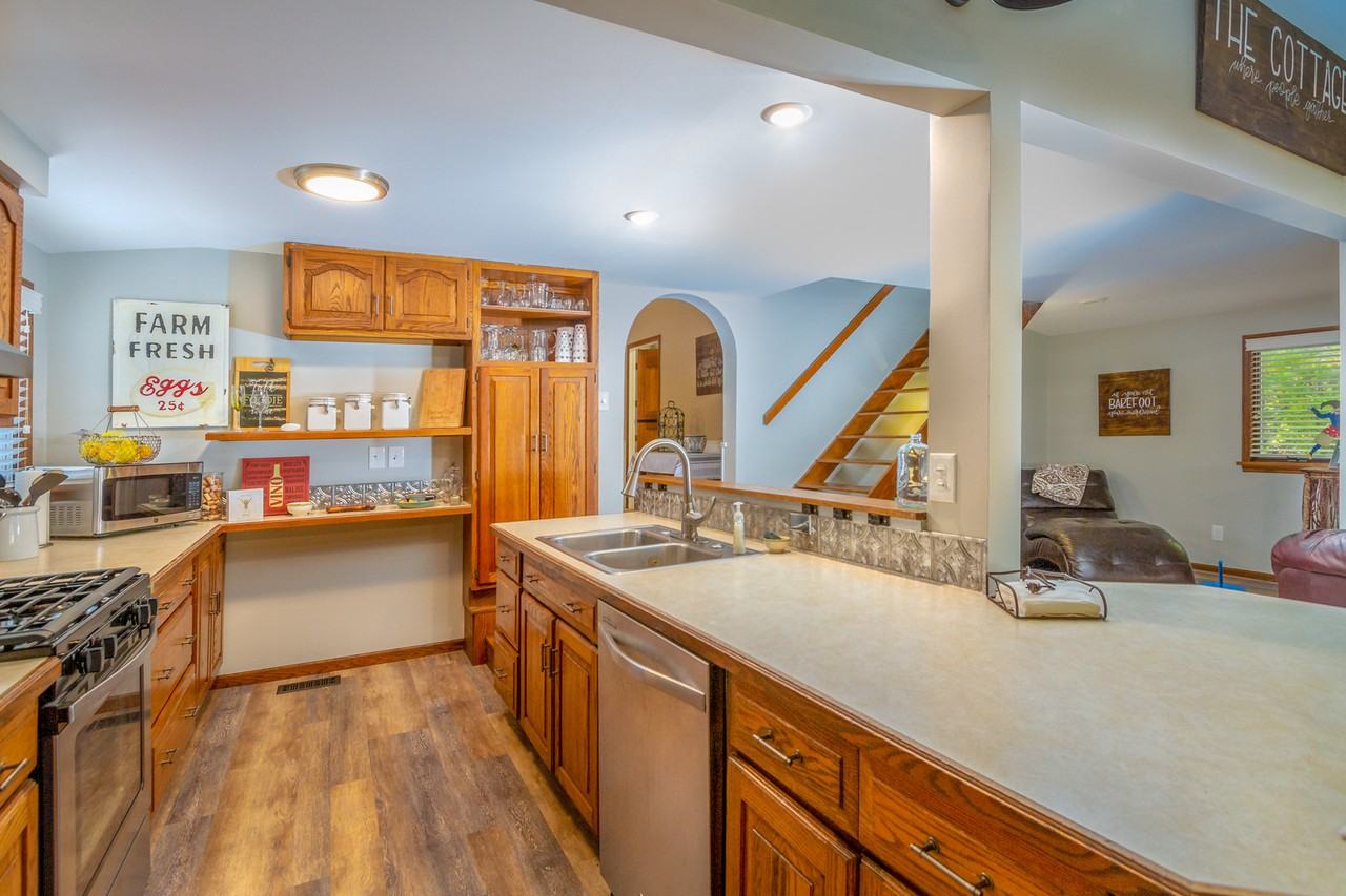 710 Pine St - Photo 3 of 19