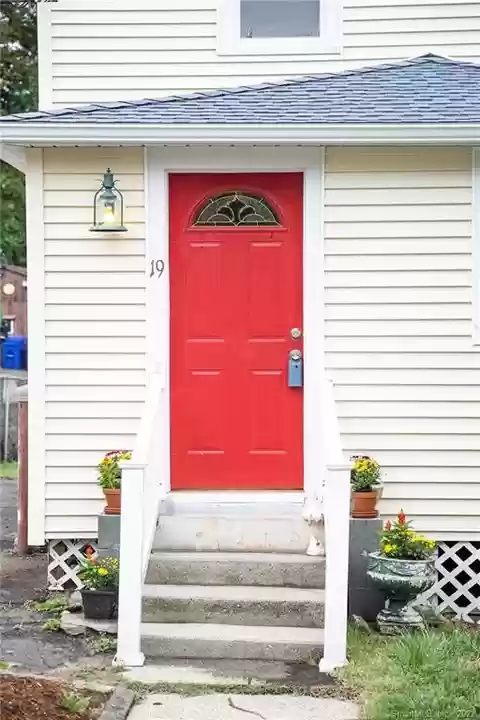 19 Hill St - Photo 3 of 11