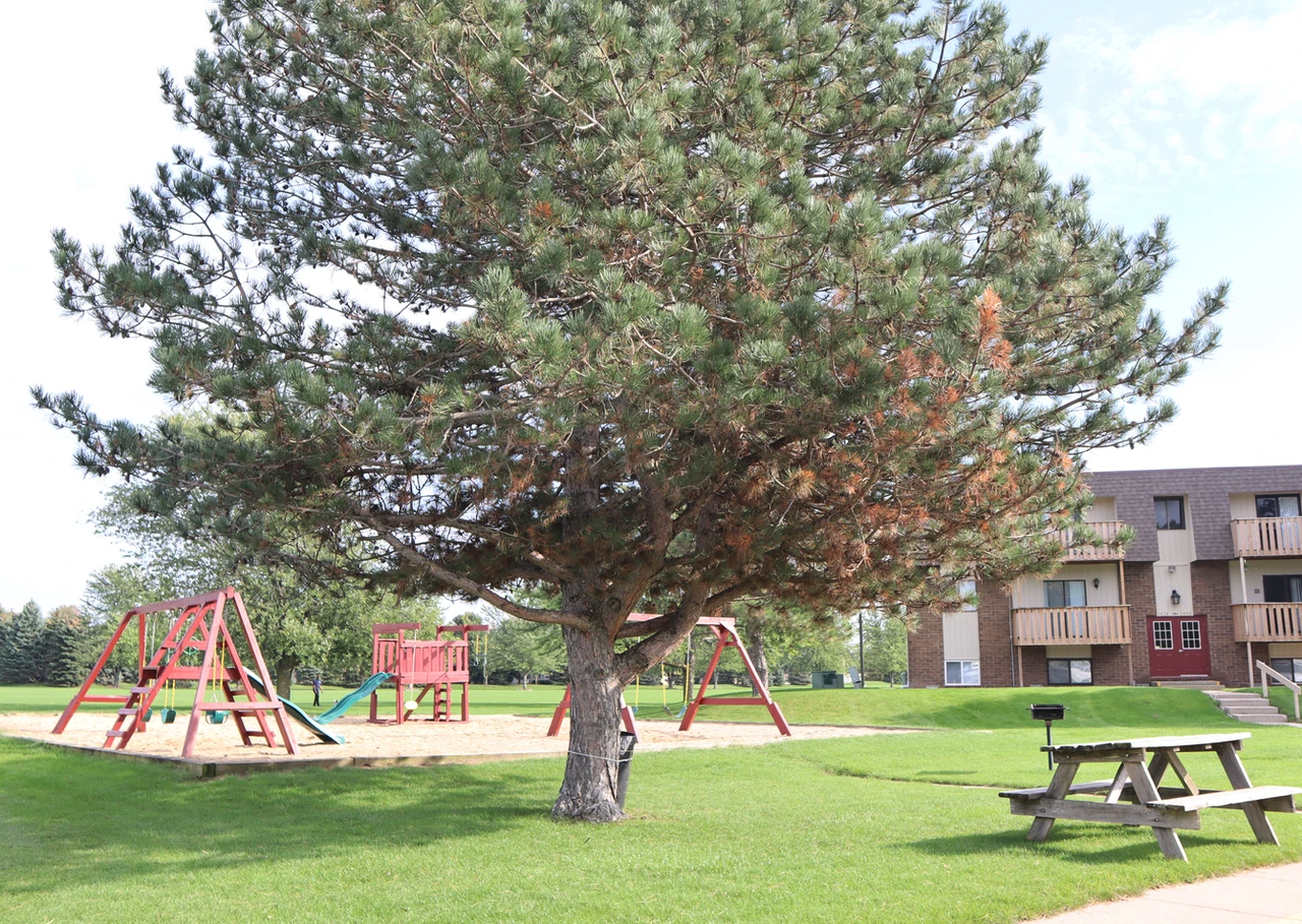 Golfview - Photo 2 of 9