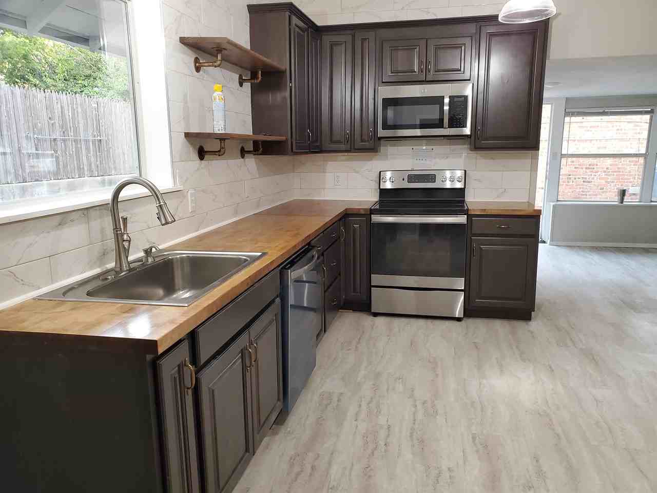 101 E Hallsell St #101 - Photo 3 of 11