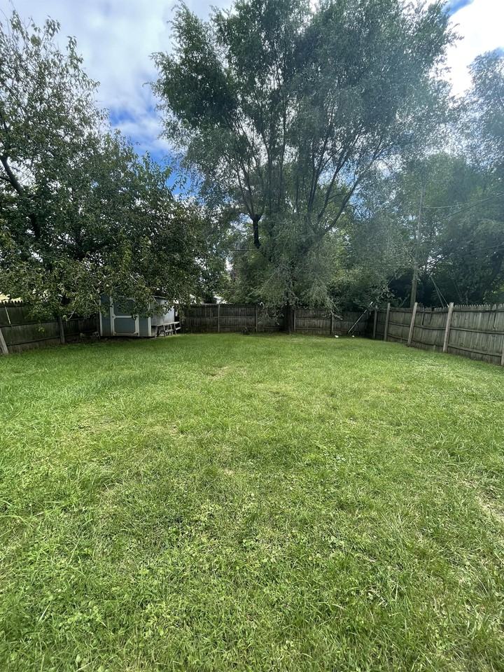 2972 Fairwood Ave #1 - Photo 3 of 26