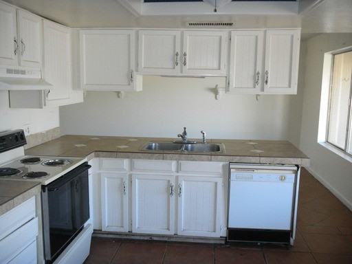 3319 N 79th Ave - Photo 3 of 20