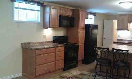 643 Russell St - Photo 2 of 8