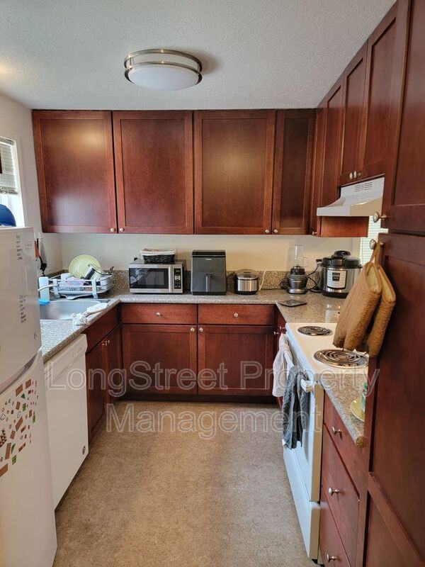 654 Sw 7th St #7 - Photo 2 of 12