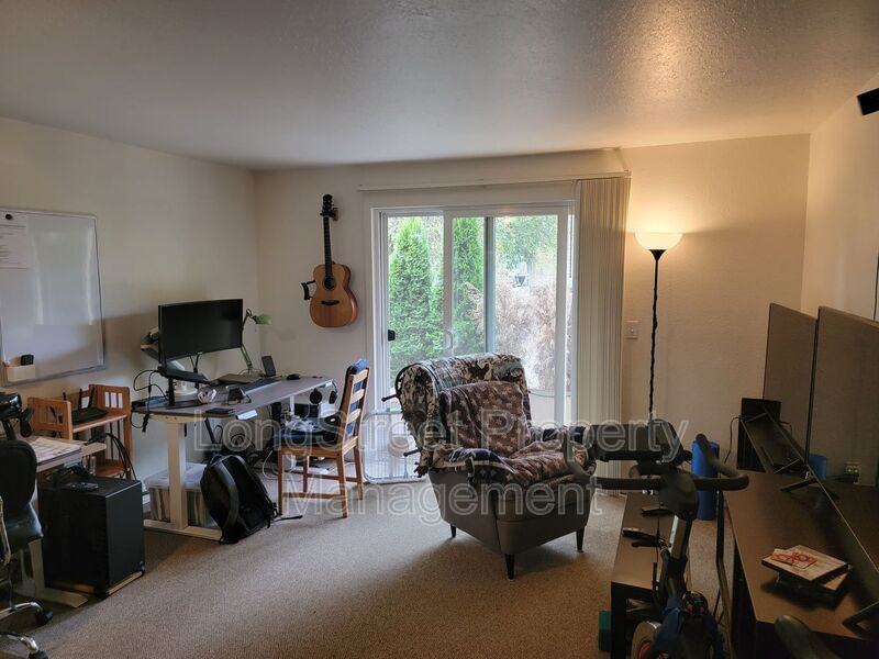 654 Sw 7th St #7 - Photo 4 of 12