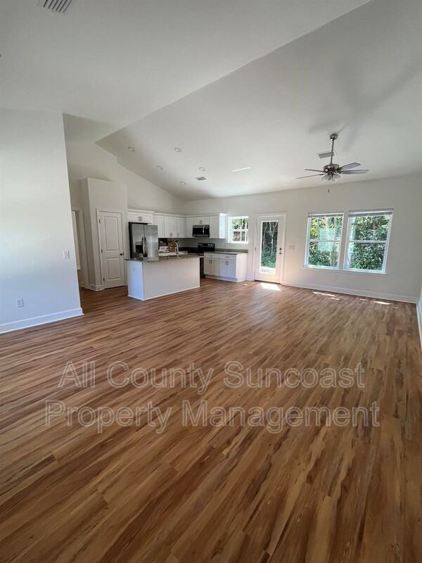 325 Melrose Dr - Photo 2 of 11