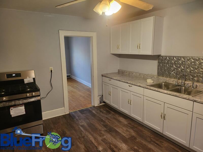 915 Stuart St - Photo 2 of 11