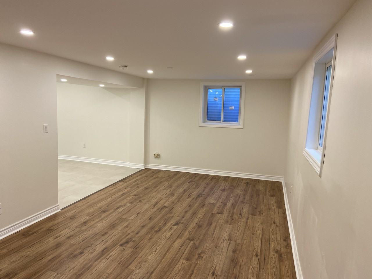 330 Roywood Crescent - Photo 3 of 10