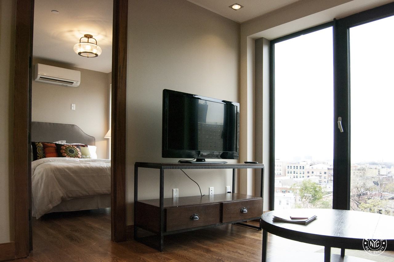 865 Willoughby Ave #2E