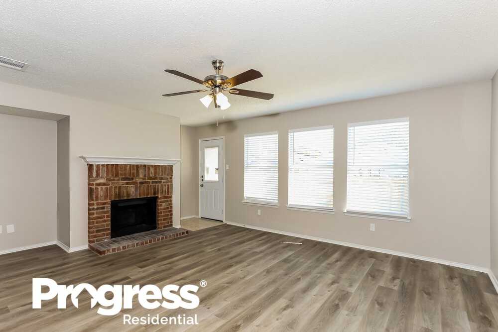 2432 Marimont Ln - Photo 3 of 16