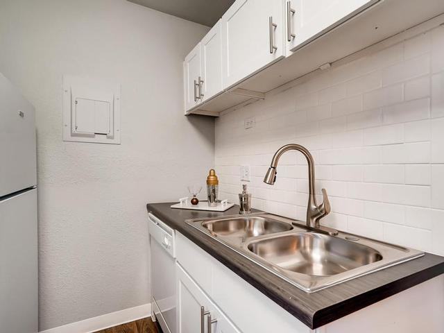 1129 S Eaton Cir - Photo 5 of 21