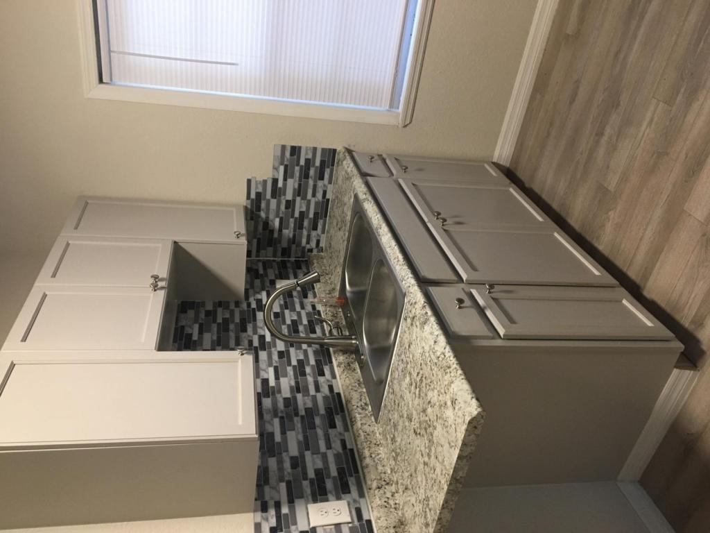 1033 Neville Ave - Photo 7 of 22