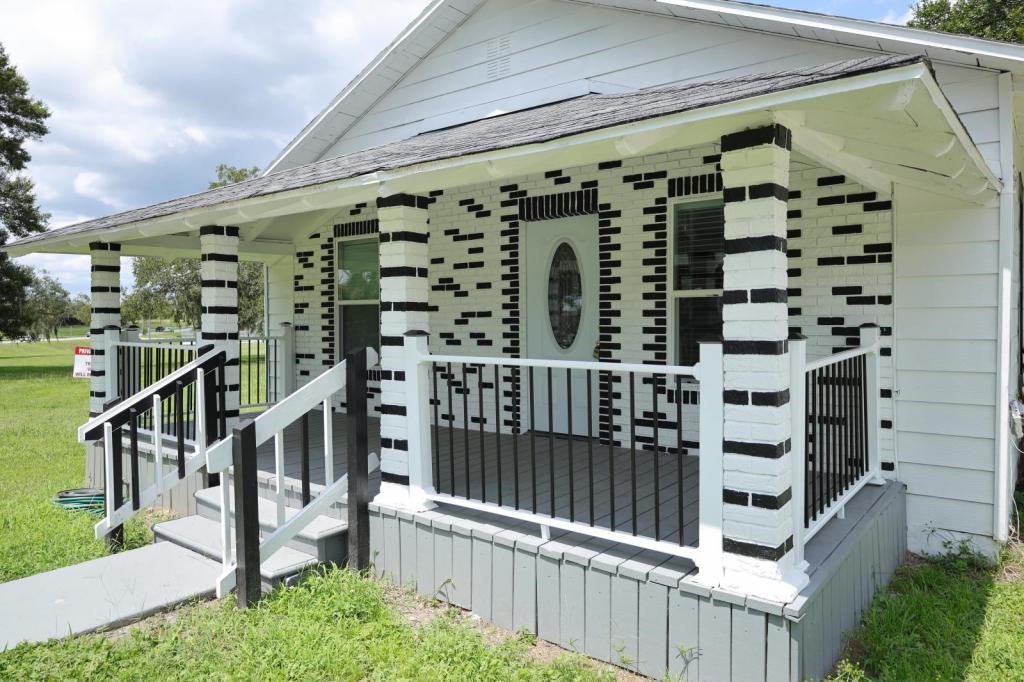 809 Adams St - Photo 4 of 33