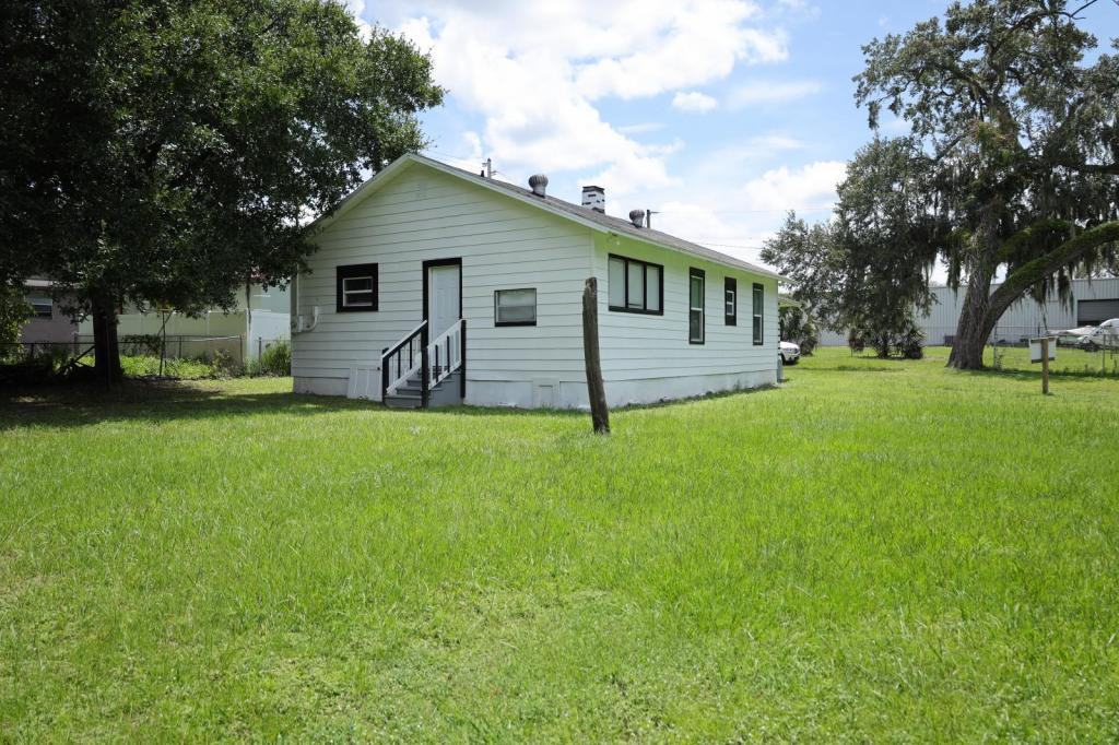 809 Adams St - Photo 6 of 33