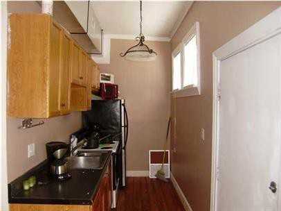 201 Spring St - Photo 2 of 15