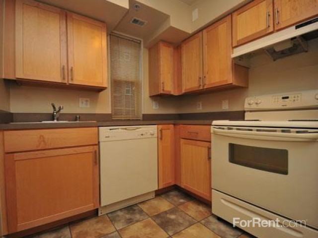 Barclay and Fairfax Court - Photo 2 of 6