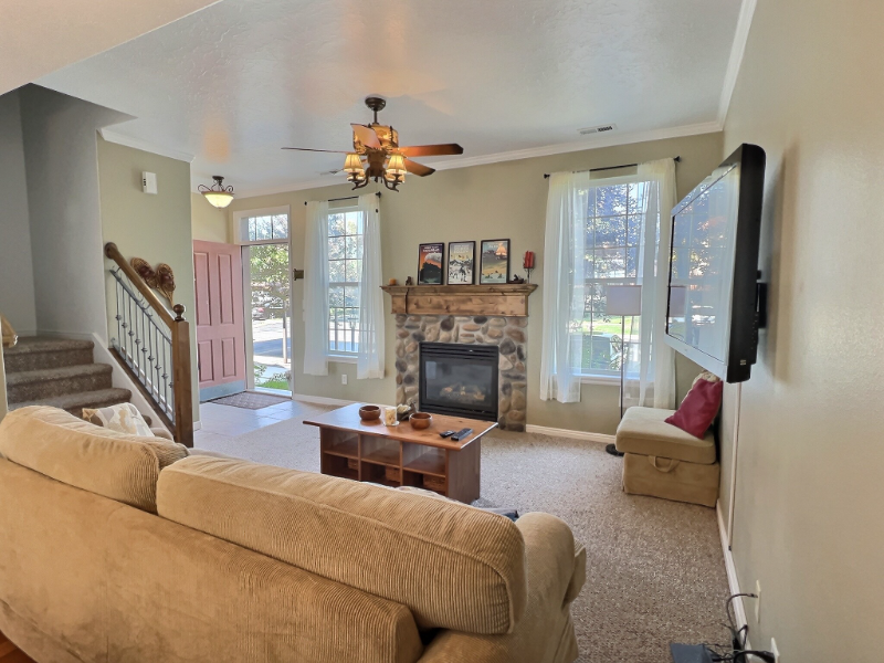 884 E Hamlet Cir S - Photo 3 of 22