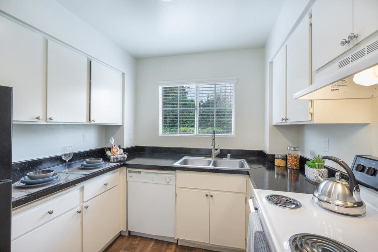 Elán Playa Mar Apartment Homes - Photo 2 of 18