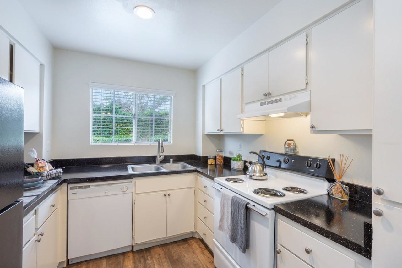 Elán Playa Mar Apartment Homes - Photo 3 of 18