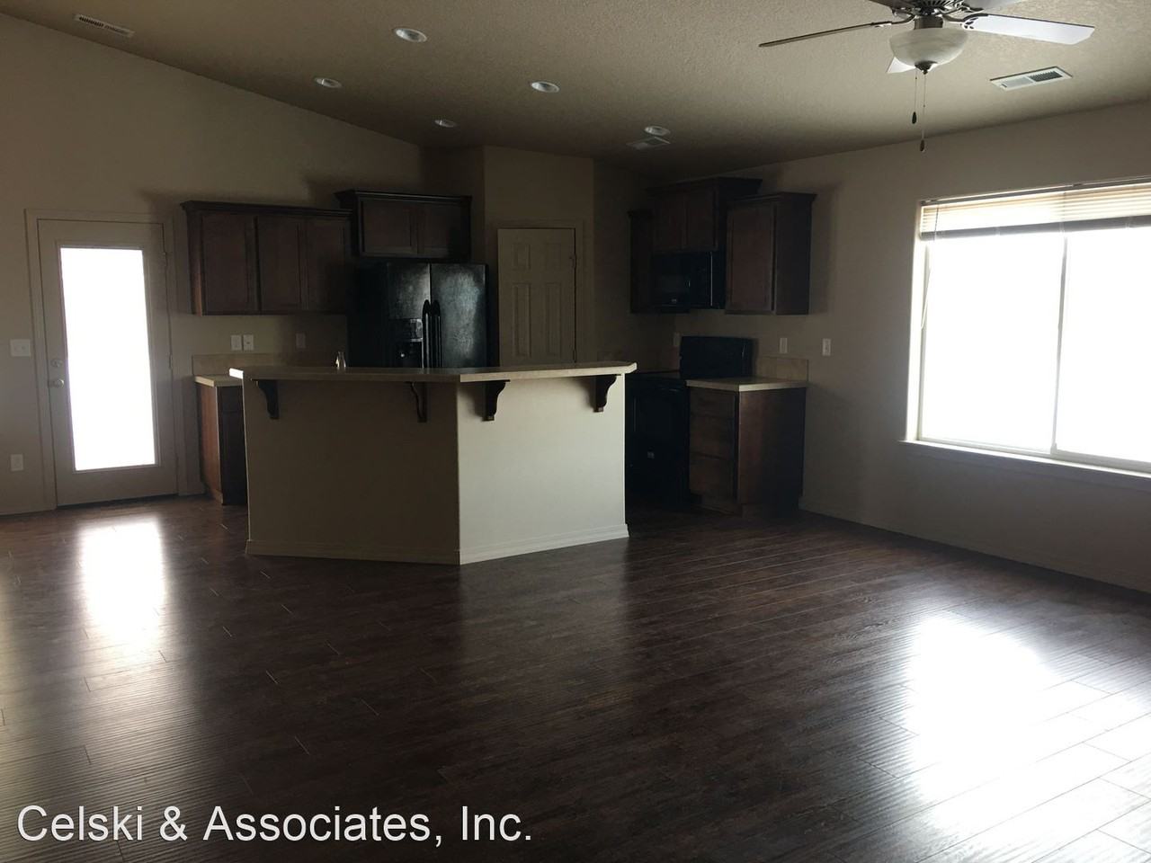 405 Sanlyn Ct - Photo 2 of 12