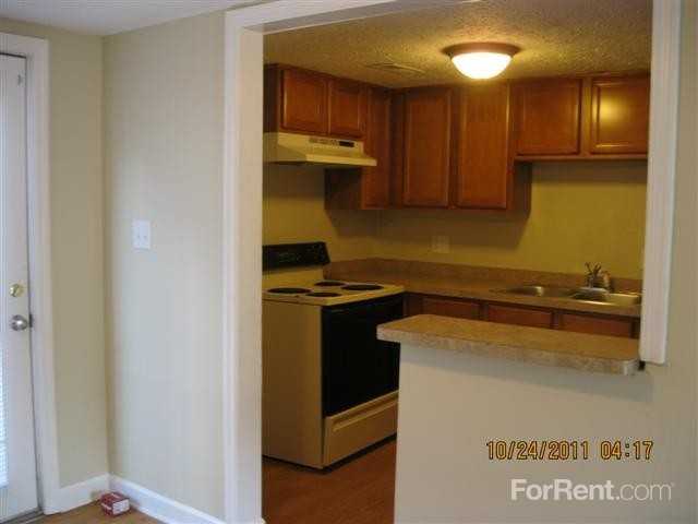 Leawood Square Apartments - Photo 3 of 32