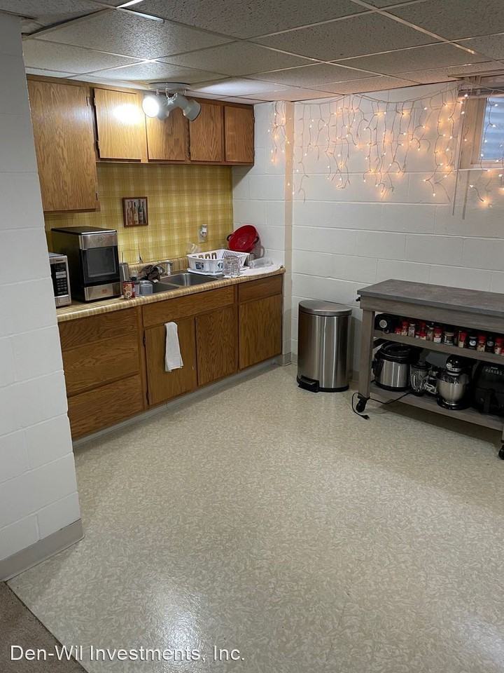 910 4th St - Photo 2 of 11