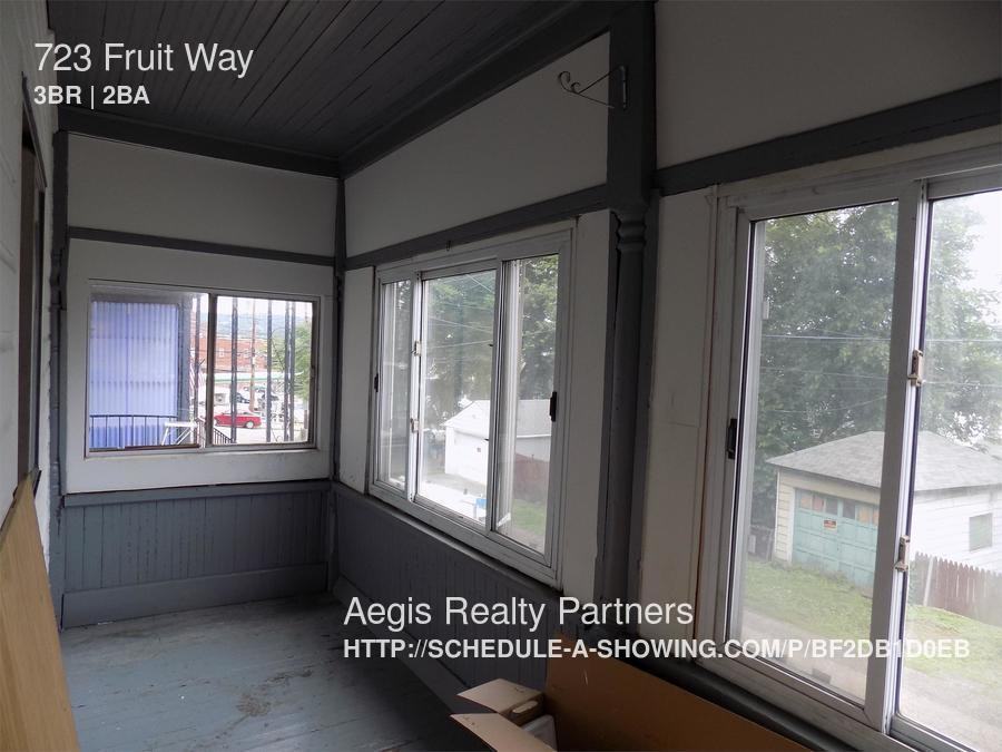 723 Fruit Way - Photo 3 of 17