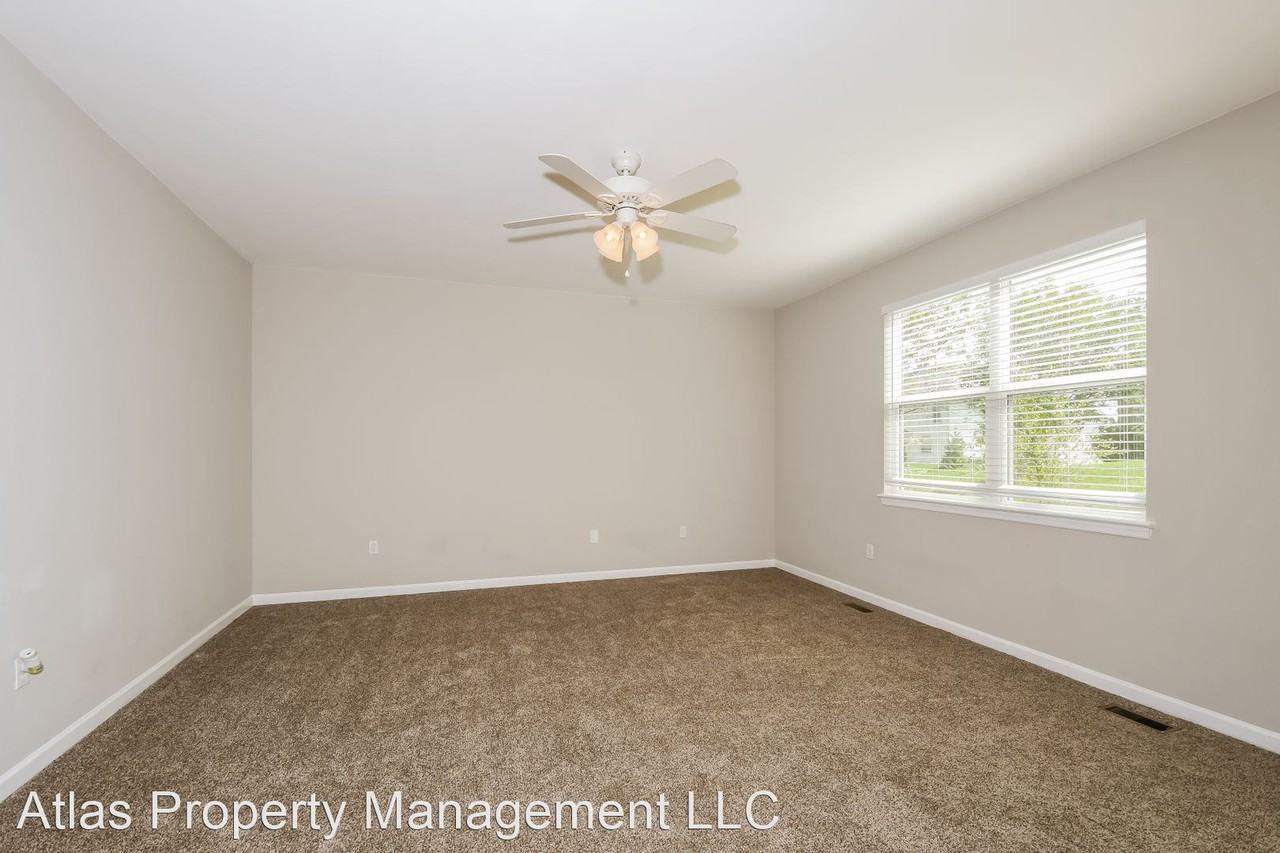 1061 Durham Garden Dr - Photo 3 of 15