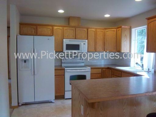 5421 NE Gamblewood Rd - Photo 2 of 7
