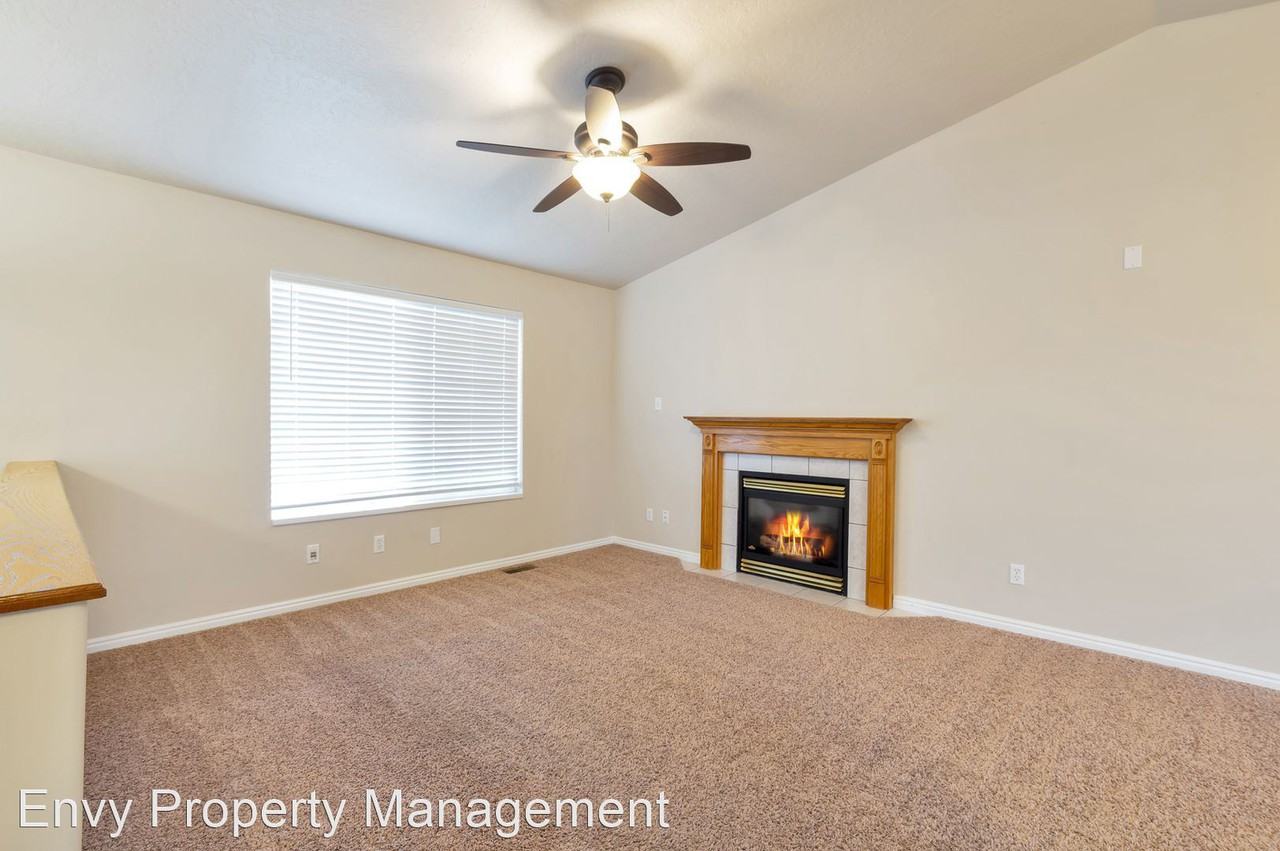 2348 W 2075 N - Photo 2 of 15