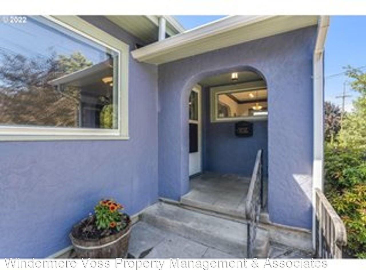 25 Ne 70th Ave - Photo 3 of 19