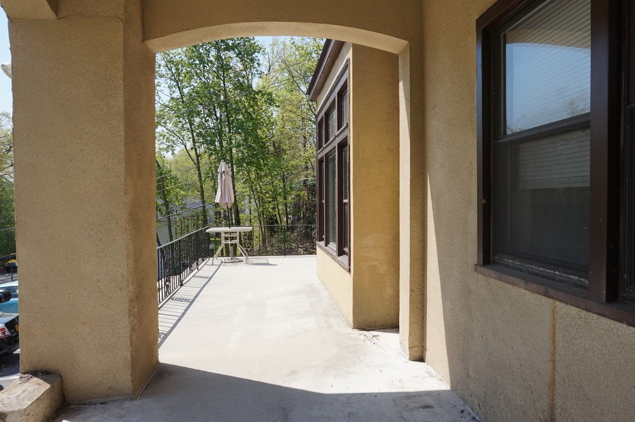 176 Colonial Pkwy #1S - Photo 2 of 15