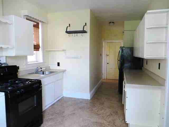 256 Sherman Ave - Photo 2 of 7