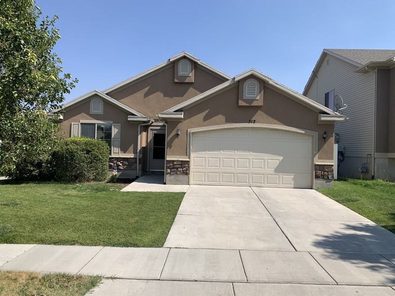 312 Greenwich Dr - Photo 2 of 28