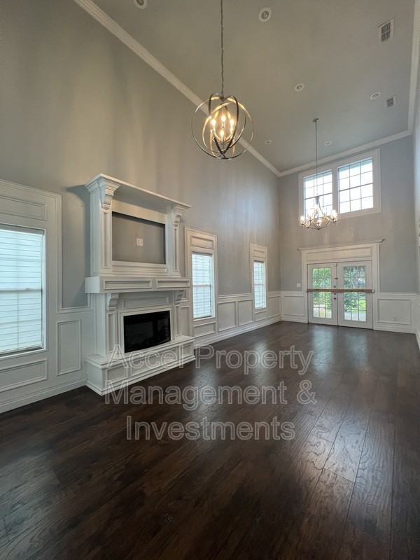 2207 Ascot Dr - Photo 3 of 25